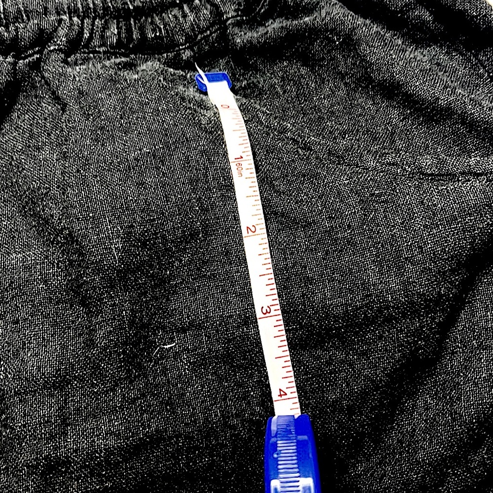 Roxy black beach pants size small 2 back pockets 3 1/2”deep 2 side 4 1/2”deep. - Picture 7 of 8